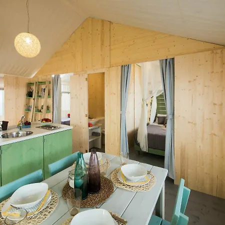 Luxury Tent With A Bathroom And Kitchen, 11 Km From Luxuszelt Poreč